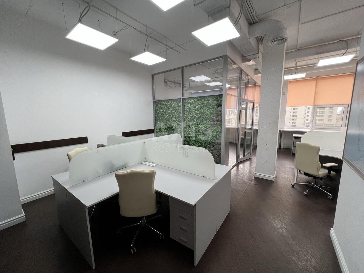 Office vul. Jevgena Konoval'cja 44Б, 245m25722716