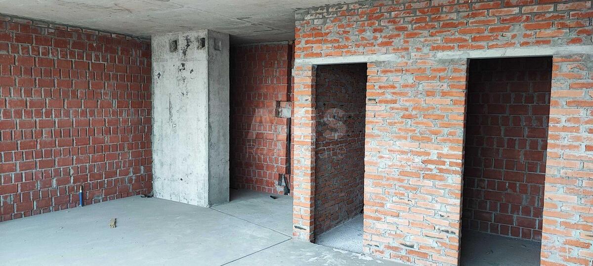 2к квартира бул. Дружбы Народов 13А8