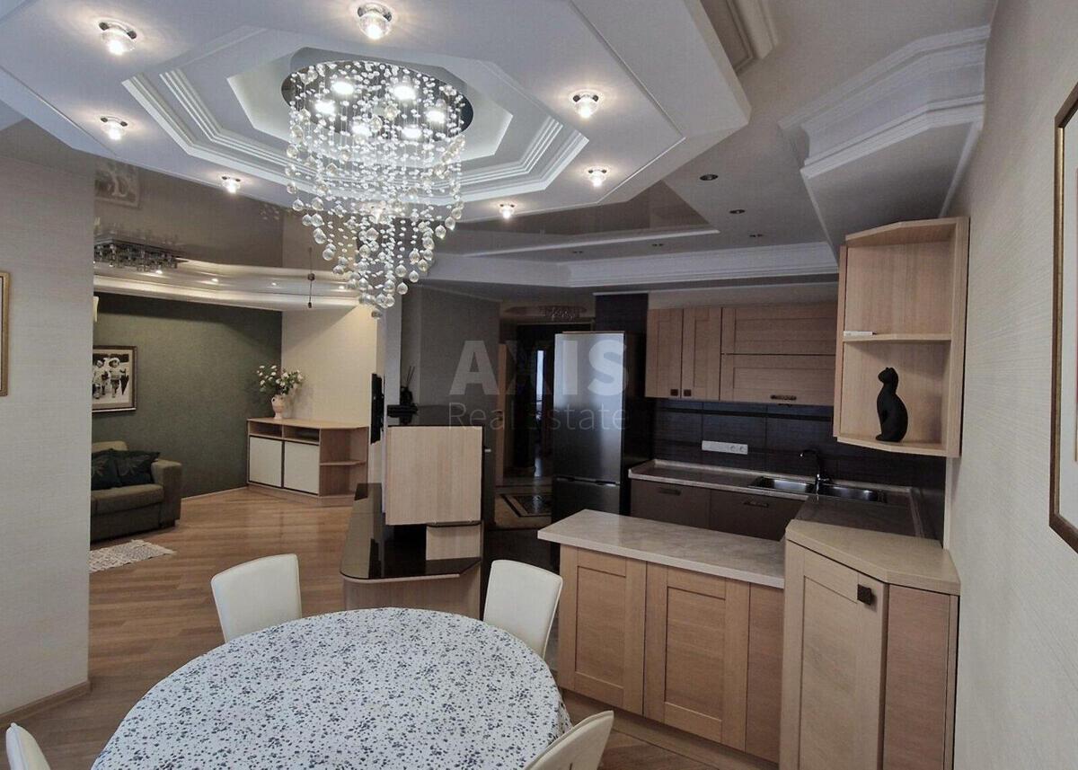 3k apartment vul. Pyrogovs'kogo Oleksandra 19/8
