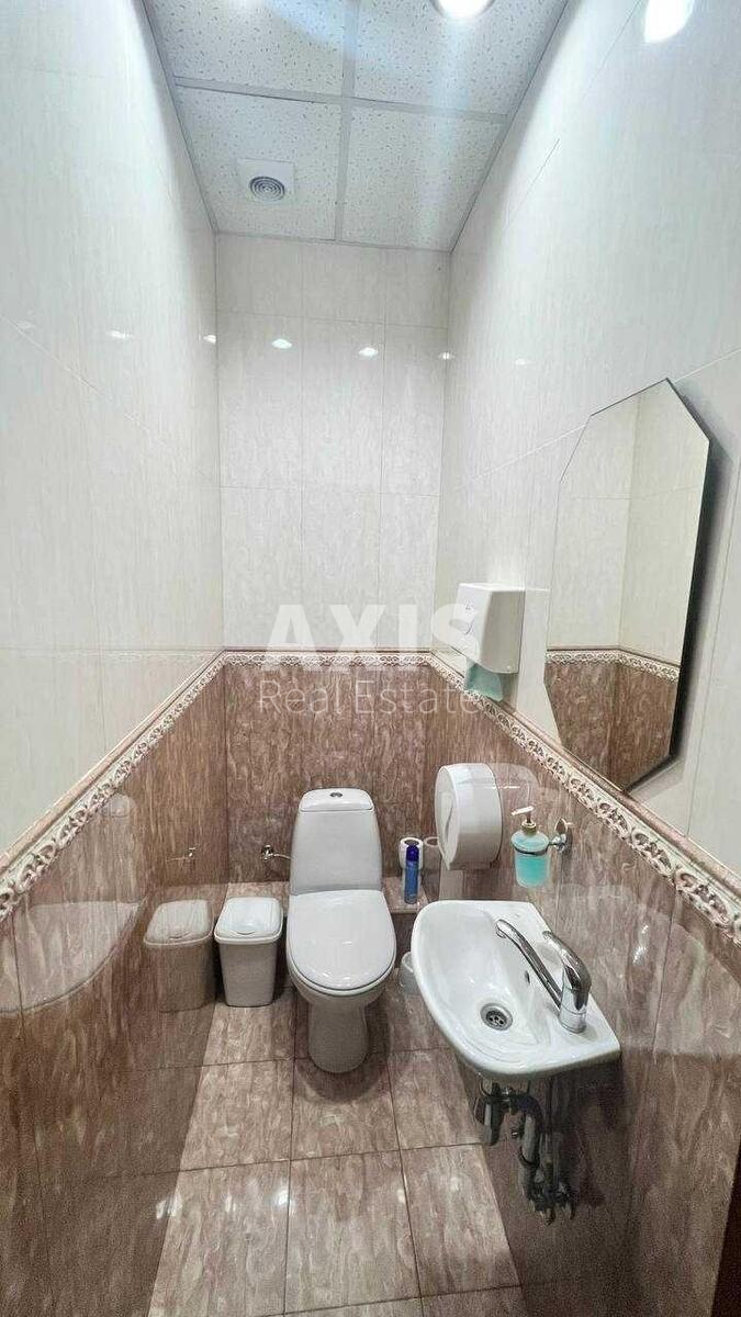 Office vul. Jevgena Konoval'cja 32, 180m2567498