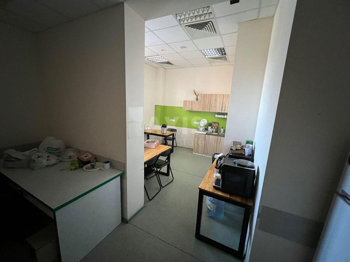 Office vul. Jevgena Konoval'cja 36Д, 470m2609513