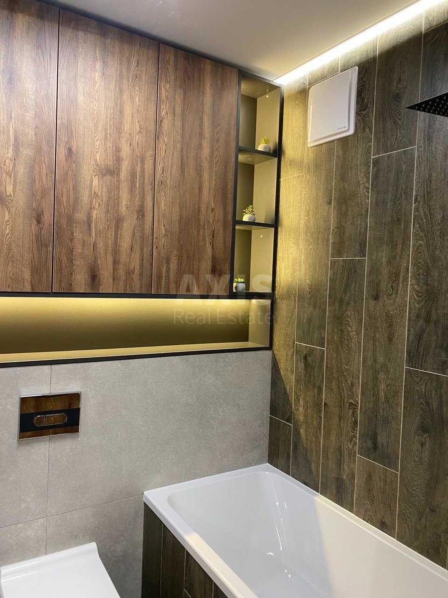 1k apartment nab. Dniprovs'ka 181