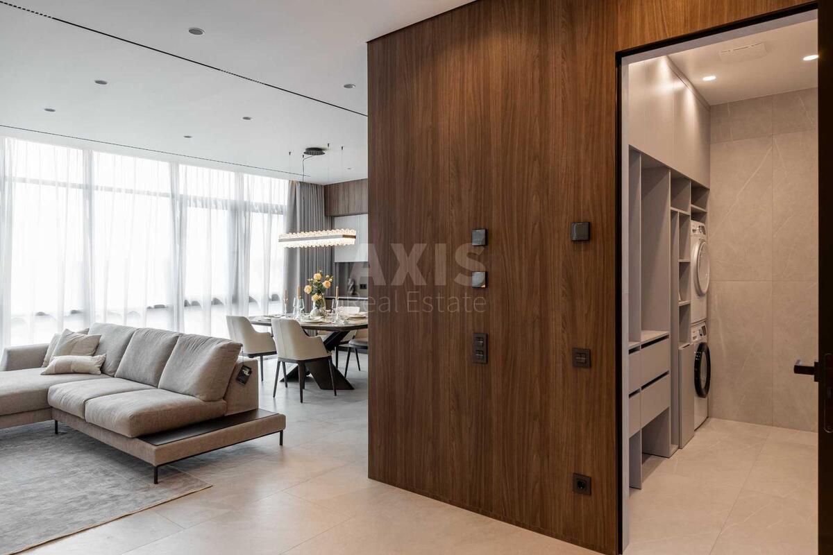 4k apartment vul. Dragomyrova Myhajla 1817