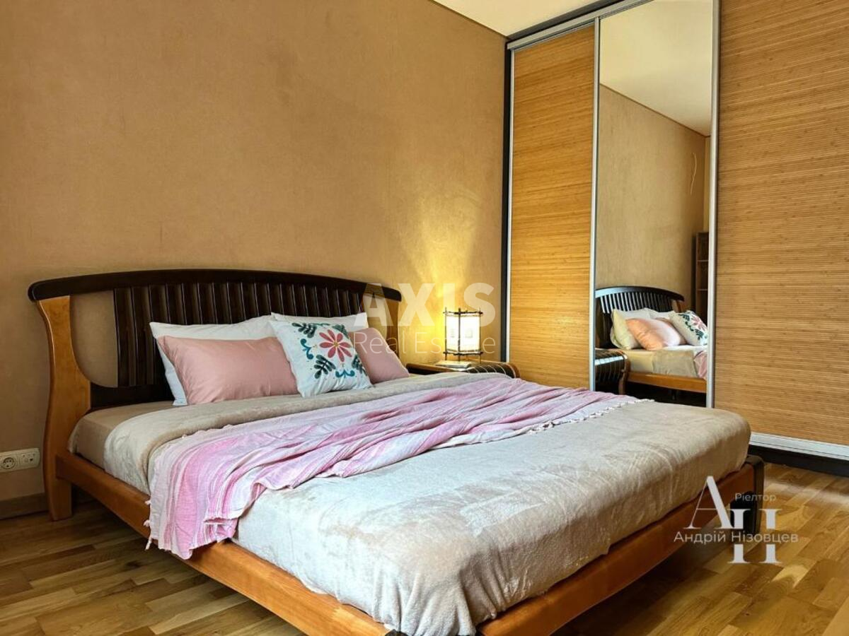 3k apartment vul. Dmytrivs'ka 696