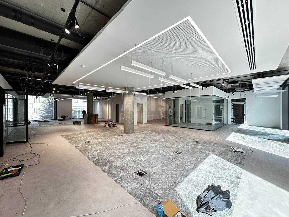 Office vul. Amurs'ka 6, 400m2