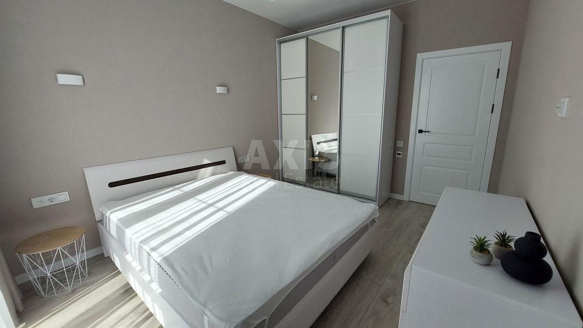 2k apartment vul. Myhajla Maksymovycha 244