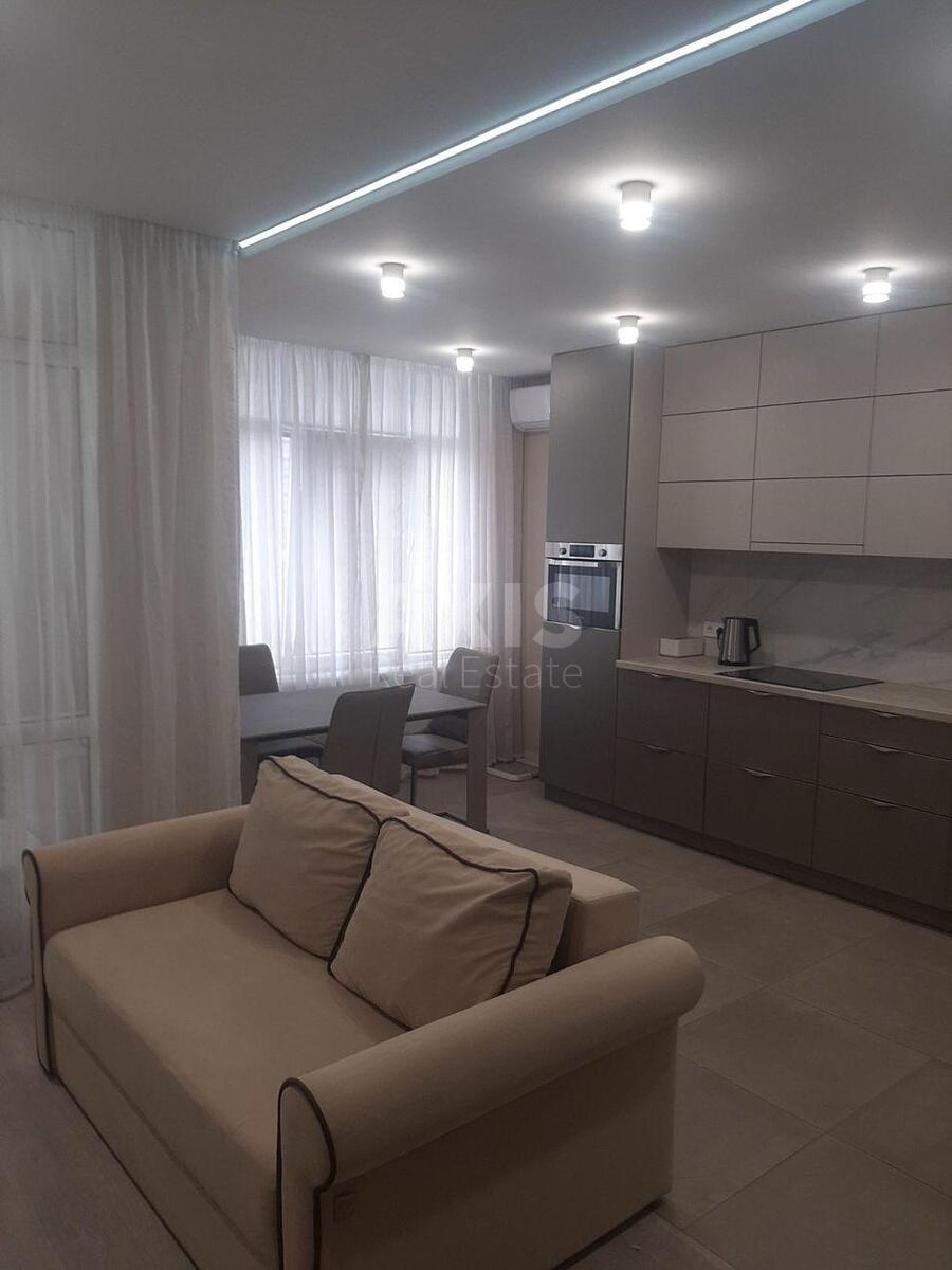 4k apartment vul. Sverstjuka Jevgena 4