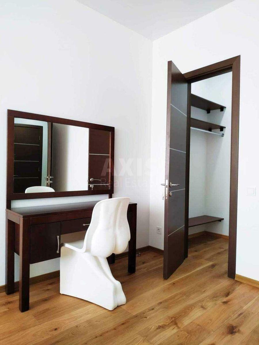 3k apartment vul. Parkovo-Syrec'ka 4Б3