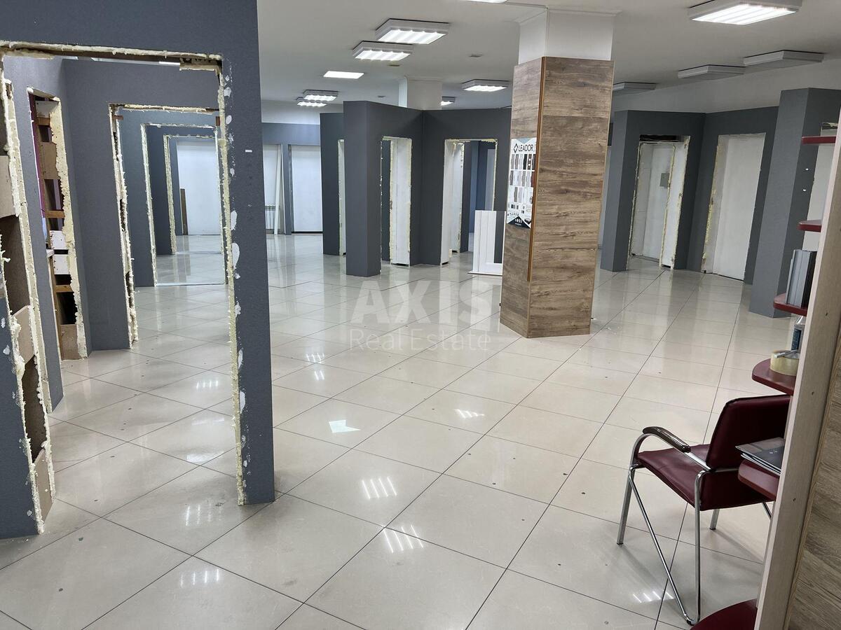 Объект торговли пр-т Бандеры Степана 8, 248м2604895