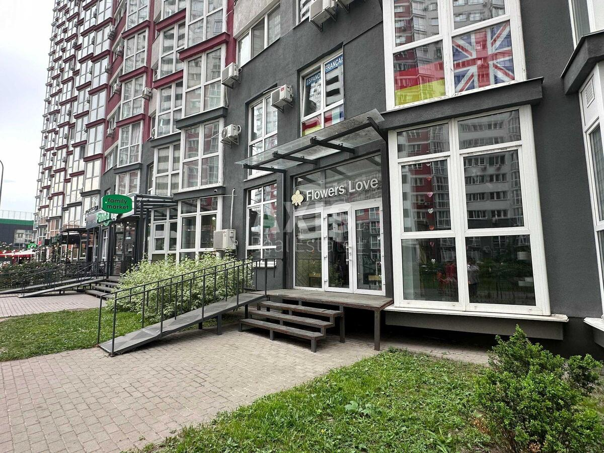 Office vul. Ahmatovoi' Anny 44, 120m2
