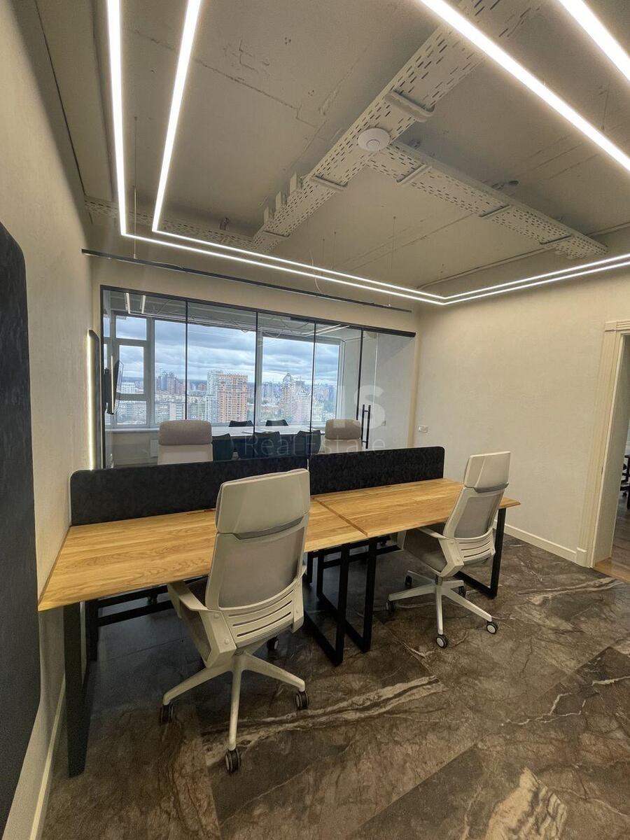 Office pl. Sportyvna 1А, 118m2