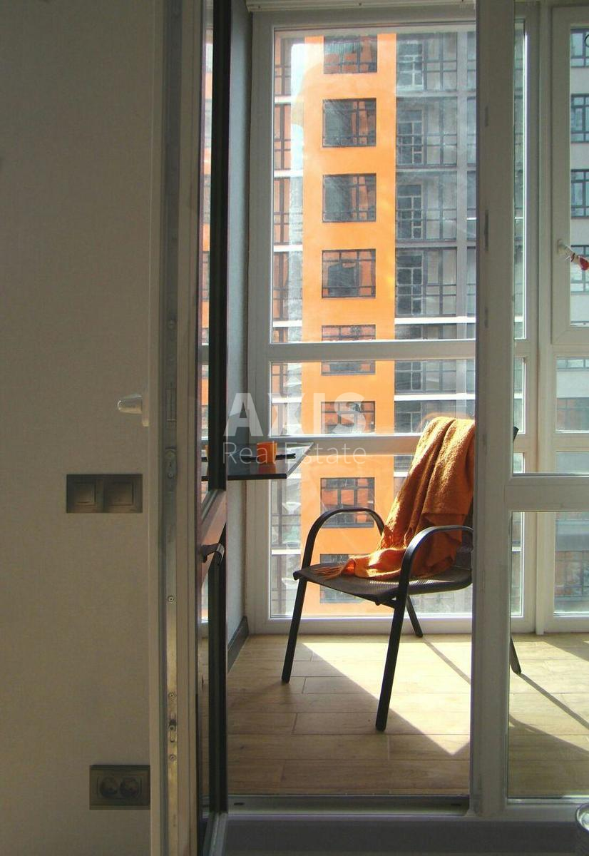 1k apartment vul. Berezhans'ka 153