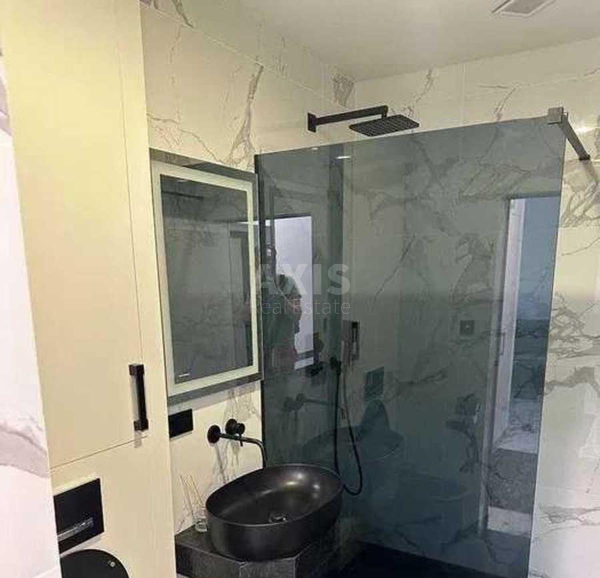 3k apartment vul. Nyzhn'okljuchova 145