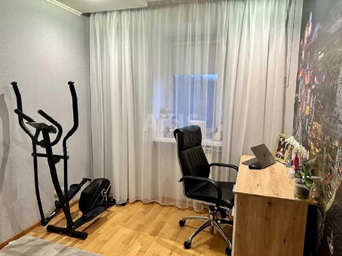 4k apartment vul. Kytai'vs'ka 14/16452709