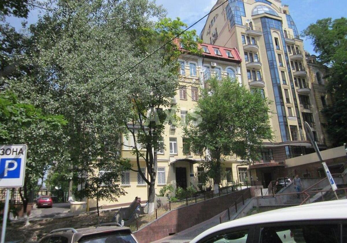 4k apartment uzv. Krutyj 5612658