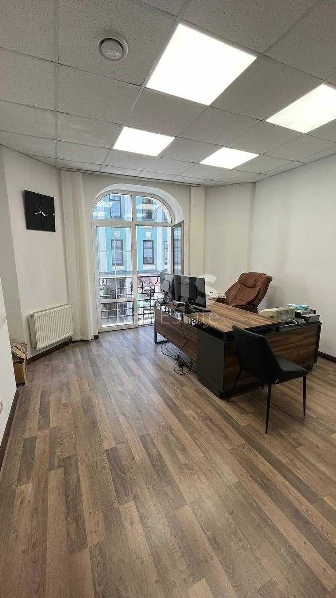 Trade object vul. Jaroslavs'ka 58, 235m2