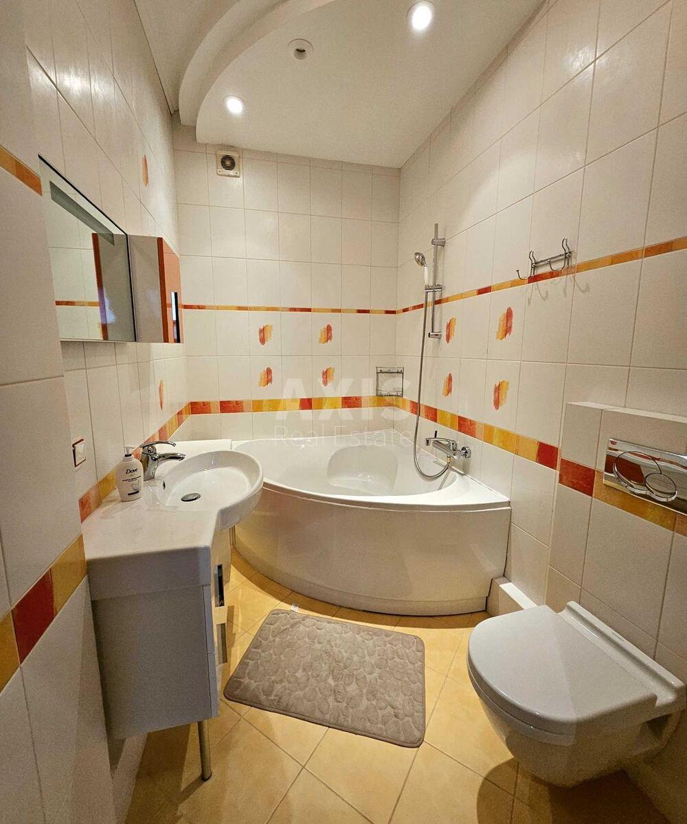 3k apartment vul. Jevgena Konoval'cja 32Б15