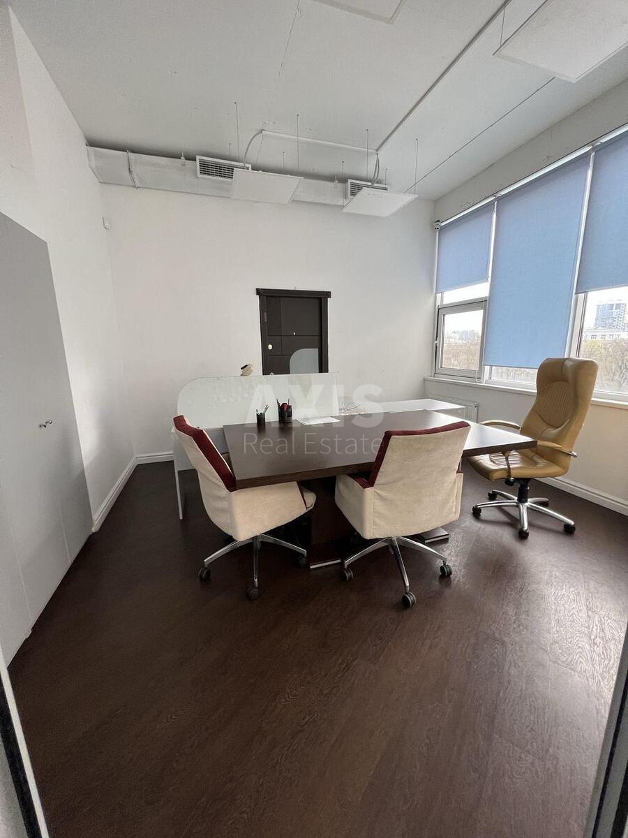 Office vul. Jevgena Konoval'cja 44Б, 245m25722714