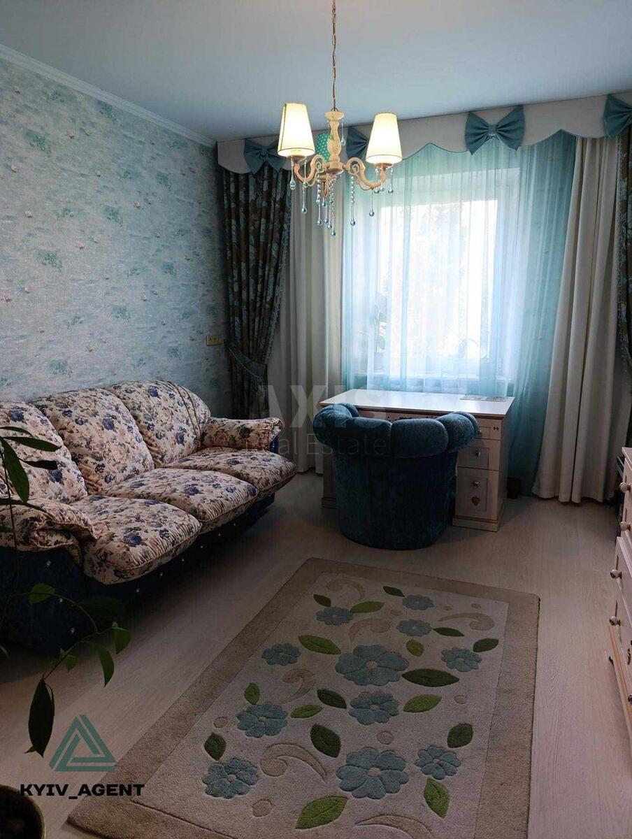 3к квартира ул. Ахматовой Анны 15627415