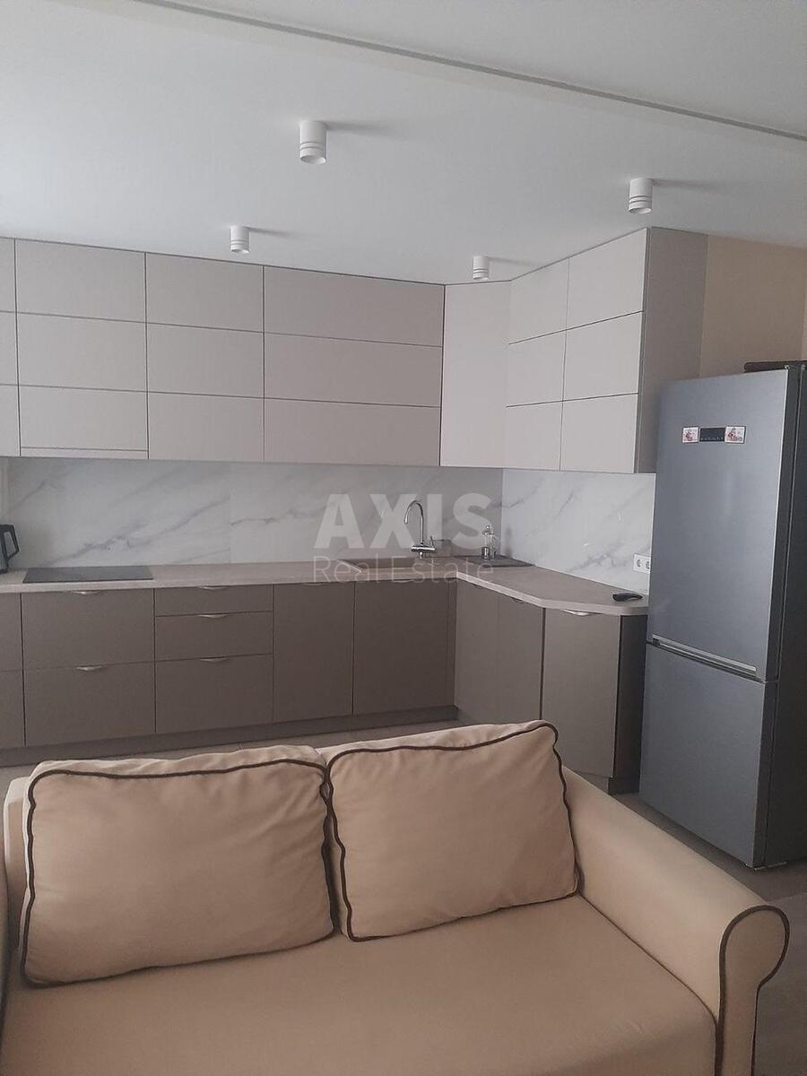 4k apartment vul. Sverstjuka Jevgena 40