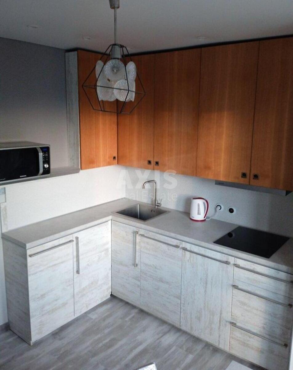 2k apartment vul. Vyshnjakivs'ka 4