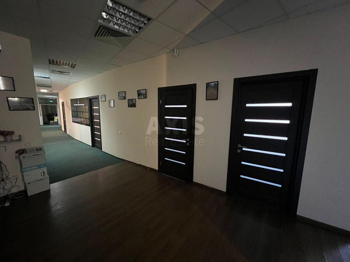 Office vul. Jevgena Konoval'cja 36Д, 470m2609515