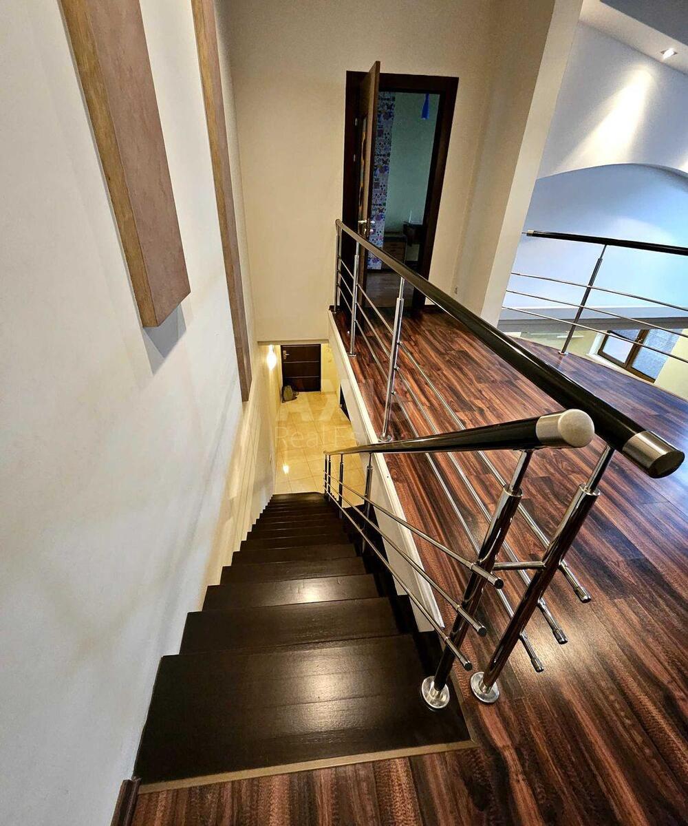 3k apartment vul. Jevgena Konoval'cja 32Б16