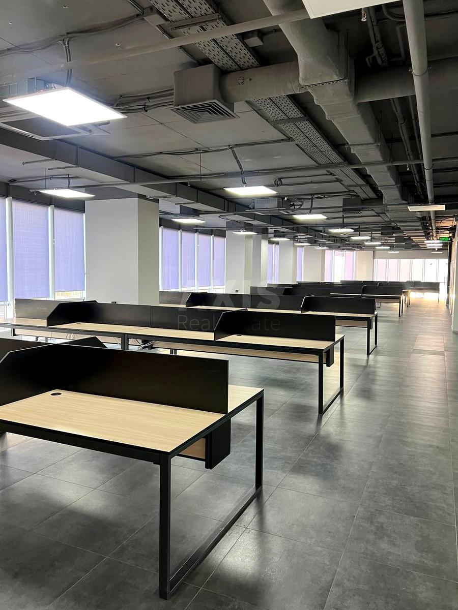 Office pr-t Moskovs'kyj 8, 1500m2