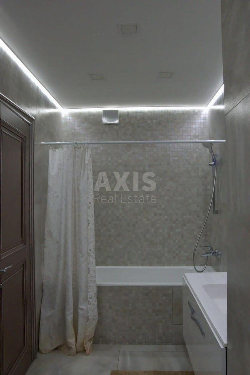 Office vul. Dmytrivs'ka 75, 115m28
