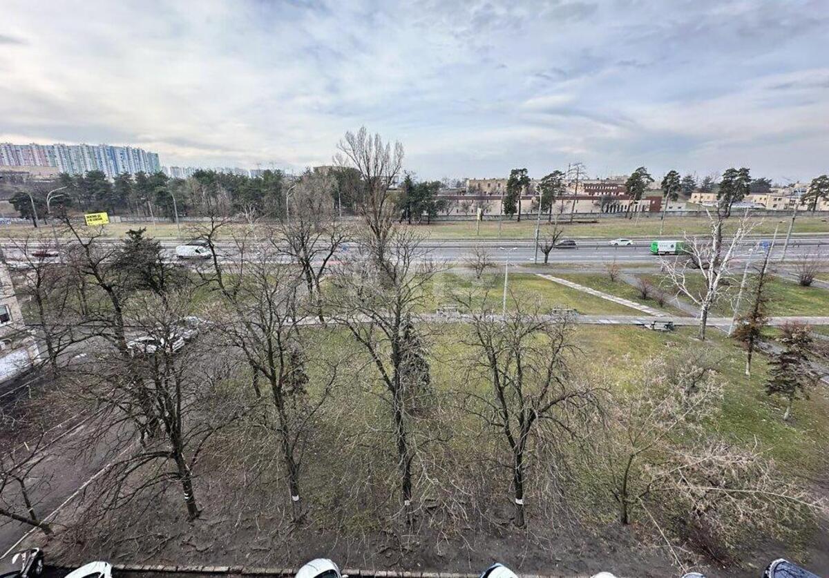 2к квартира бул. Перова 108