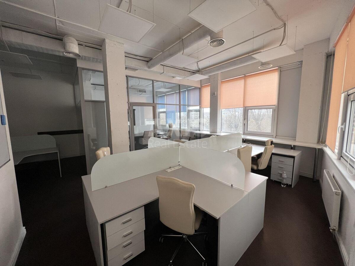 Office vul. Jevgena Konoval'cja 44Б, 245m25722717