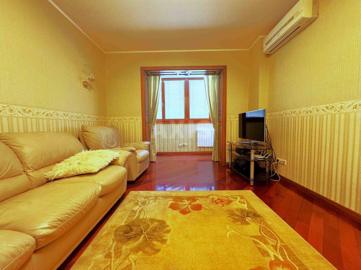 3k apartment vul. Bal'zaka Onore de 867