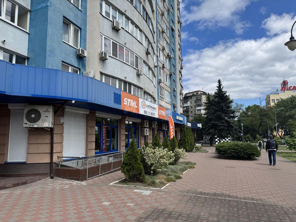 Trade object vul. Sikors'kogo Igorja Aviakonstruktora 1, 52m20