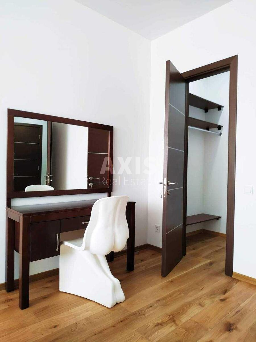 3k apartment vul. Parkovo-Syrec'ka 4Б2