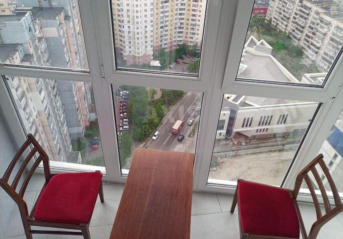 2k apartment vul. Vyshnjakivs'ka 42