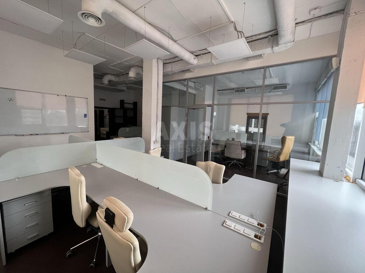 Office vul. Jevgena Konoval'cja 44Б, 245m25722718