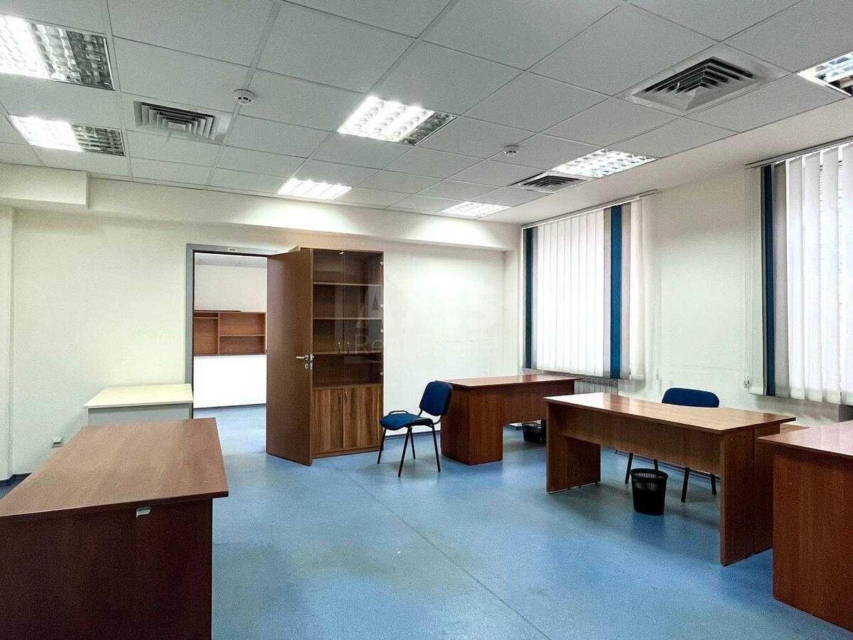 Office bul. Druzhby Narodiv 38, 63m2528001