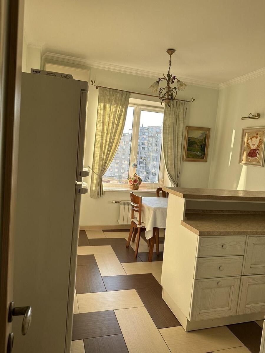 3k apartment vul. Dmytrivs'ka 690