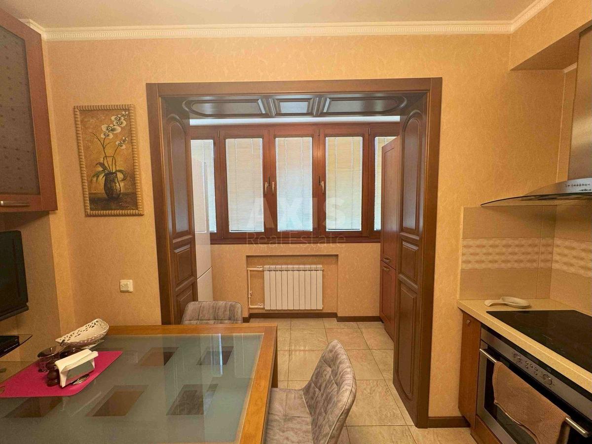 3k apartment vul. Bal'zaka Onore de 868
