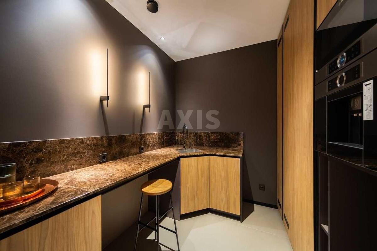 Office uzv. Klovs'kyj 7, 162m25