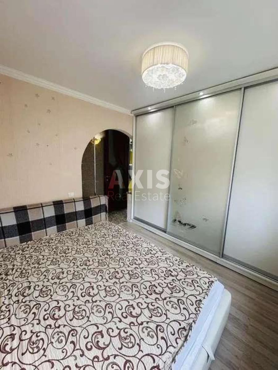 2к квартира ул. Туполева Академика 9278490