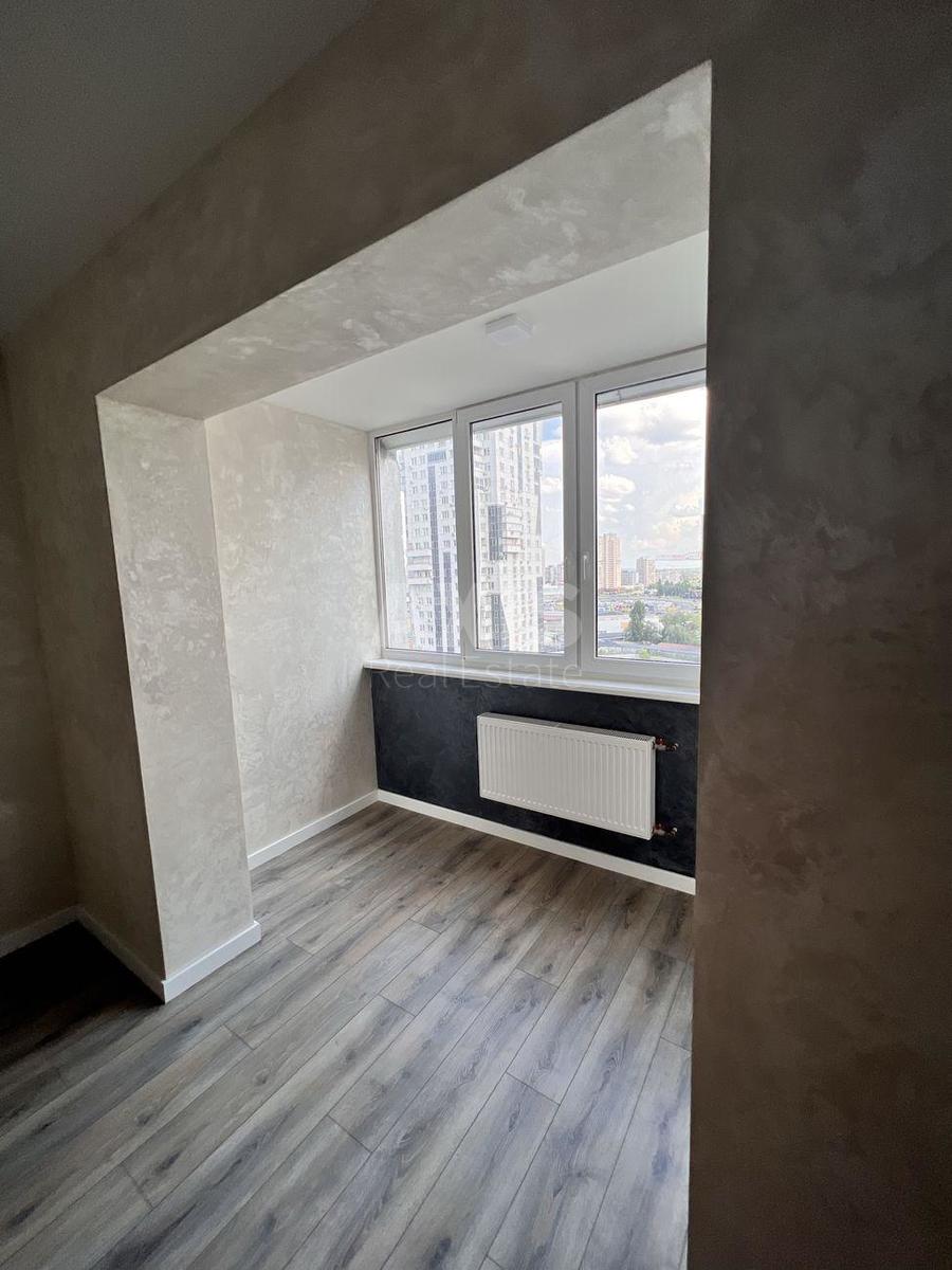 3k apartment vul. Sribnokil's'ka 47