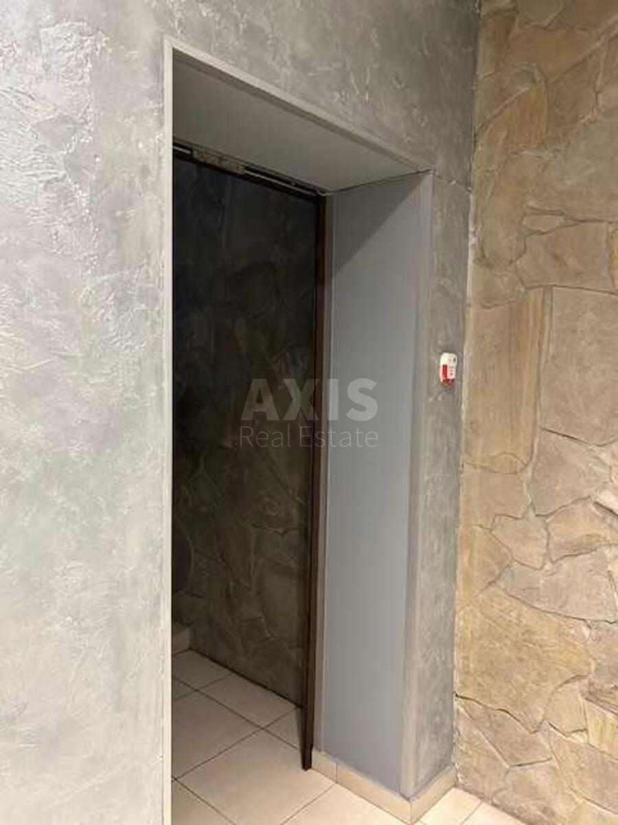 Trade object vul. Dmytrivs'ka 56, 70m210