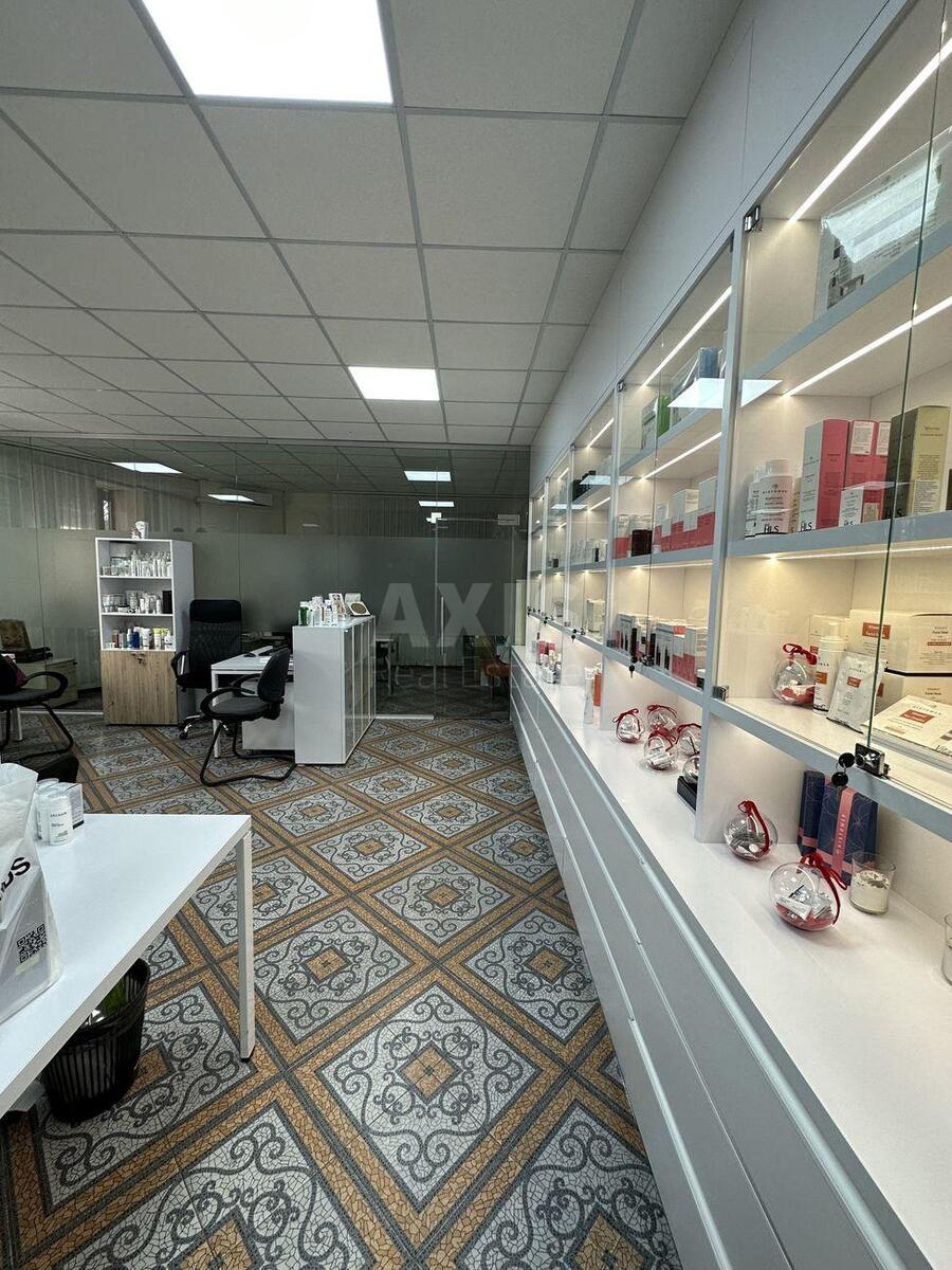 Office vul. Jevgena Konoval'cja 36В, 200m24
