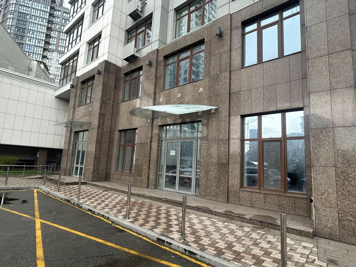 Объект сервиса ул. Драгомирова Михаила 7, 84м2567071