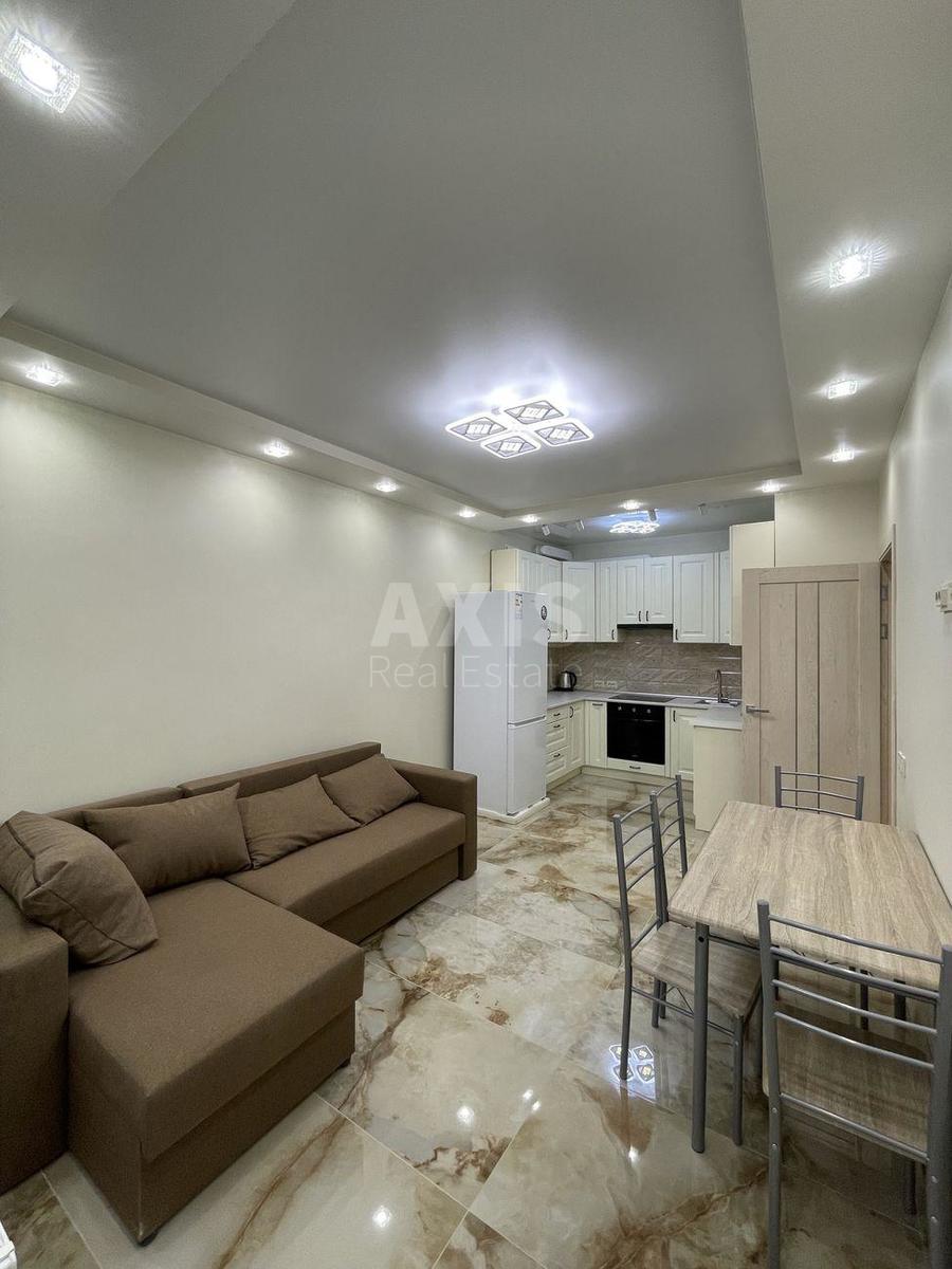 1k apartment nab. Dniprovs'ka 180