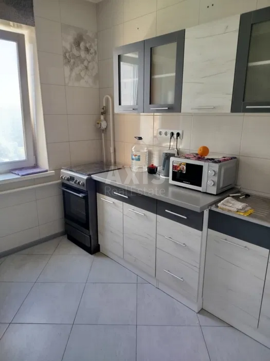 2k apartment vul. Makii'vs'ka 10А