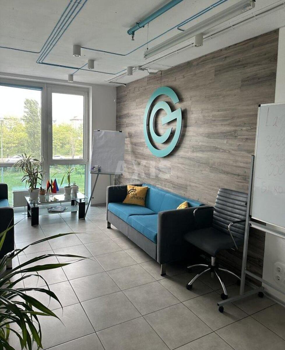 Office pr-t Sobornosti 30А, 102m20