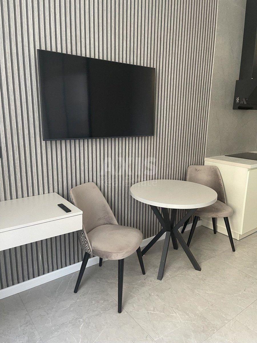 1k apartment vul. Dragomyrova Myhajla 4Б0