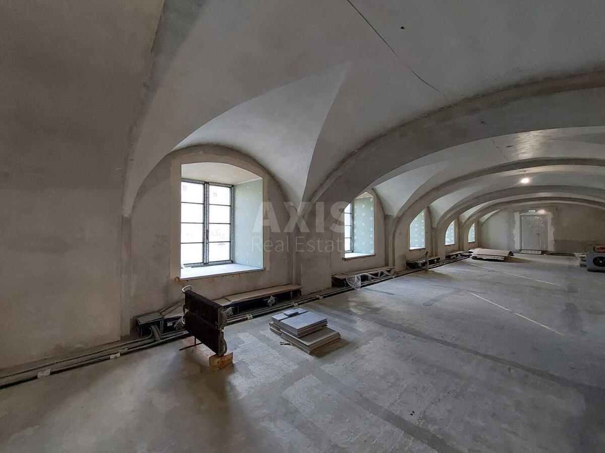 Office vul. Lavrs'ka 10/12, 420m25